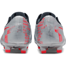 Carregar imagem no visualizador da galeria, Nike Phantom Venom Elite FG Neighbourhood - Cinzento Bombardeiro Metálico / Preto / Cinza Partículas