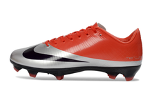 Carregar imagem no visualizador da galeria, Chuteira Campo NIKE Mercurial Superfly FG Remake Vermelho - Prata
