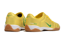 Carregar imagem no visualizador da galeria, Chuteira Futsal Nike Total 90
