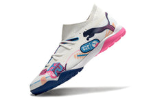 Carregar imagem no visualizador da galeria, Chuteira Puma Future 7 Match Society - Branco/Rosa/Azul
