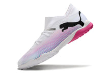 Carregar imagem no visualizador da galeria, Chuteira Puma Future 7 Match Society - Branco/Preto/Rosa
