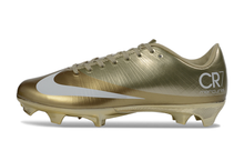 Carregar imagem no visualizador da galeria, Chuteira Campo NIKE Mercurial Superfly FG Remake Dourado
