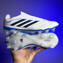 Carregar imagem no visualizador da galeria, Chuteira Adidas Copa Pure 2 Elite Campo + Brinde (Pronta Entrega)
