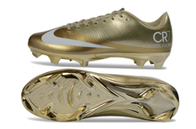 Carregar imagem no visualizador da galeria, Chuteira Campo NIKE Mercurial Superfly FG Remake Dourado
