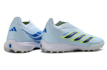 Carregar imagem no visualizador da galeria, Chuteira Adidas Predator 26 Laceless TF
