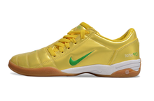 Carregar imagem no visualizador da galeria, Chuteira Futsal Nike Total 90
