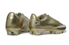 Carregar imagem no visualizador da galeria, Chuteira Campo NIKE Mercurial Superfly FG Remake Dourado
