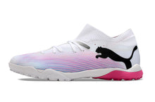Carregar imagem no visualizador da galeria, Chuteira Puma Future 7 Match Society - Branco/Preto/Rosa
