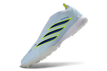 Carregar imagem no visualizador da galeria, Chuteira Adidas Predator 26 Laceless TF
