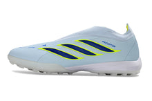 Carregar imagem no visualizador da galeria, Chuteira Adidas Predator 26 Laceless TF
