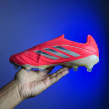 Carregar imagem no visualizador da galeria, Chuteira Adidas Copa Pure 4 Laceless Elite Campo + Brinde (Pronta Entrega)
