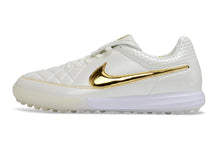 Carregar imagem no visualizador da galeria, Chuteira Nike Tiempo R10 Society - Branco/Dourado
