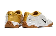 Carregar imagem no visualizador da galeria, Chuteira Futsal Nike Total 90
