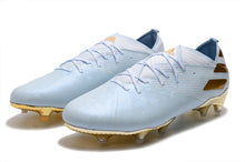 Carregar imagem no visualizador da galeria, CHUTEIRA ADIDAS NEMEZIZ 19.1 FG DOURADO/BRANCO
