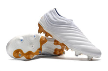Carregar imagem no visualizador da galeria, CHUTEIRA ADIDAS COPA 19+ BRANCO/DOURADO
