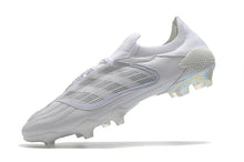 Carregar imagem no visualizador da galeria, CHUTEIRA ADIDAS PREDATOR ARCHIVE LIMITED EDITION &quot;BRANCO&quot;
