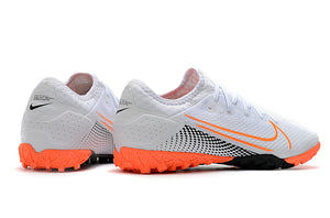 CHUTEIRA NIKE MERCURIAL VAPOR 13 TF PRATA/LARANJA