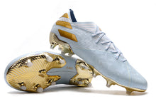 Carregar imagem no visualizador da galeria, CHUTEIRA ADIDAS NEMEZIZ 19.1 FG DOURADO/BRANCO
