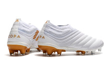 Carregar imagem no visualizador da galeria, CHUTEIRA ADIDAS COPA 19+ BRANCO/DOURADO
